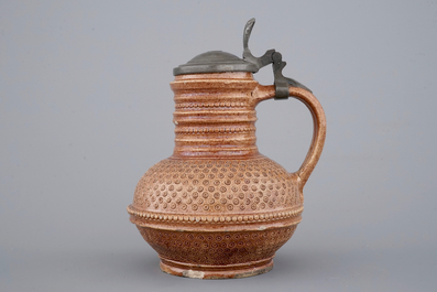 A lot of 3 saltglazed stoneware jugs incl. a Raeren pilgrim's flask or gourd, 17th and 19th C.